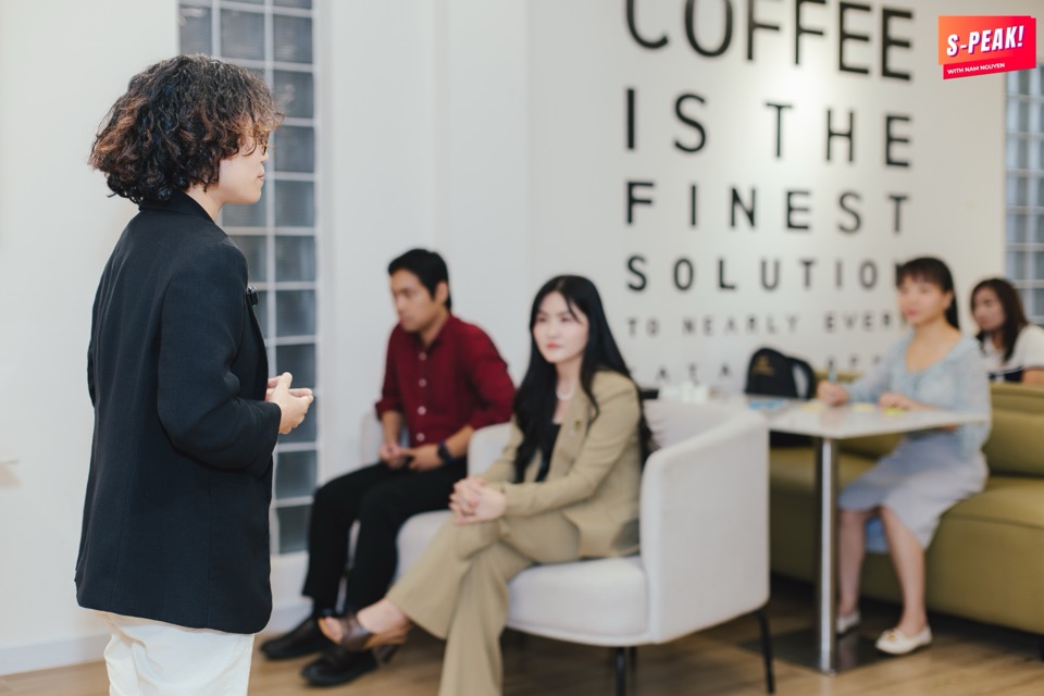 Hoạt động chia sẻ trong nhóm học viên
